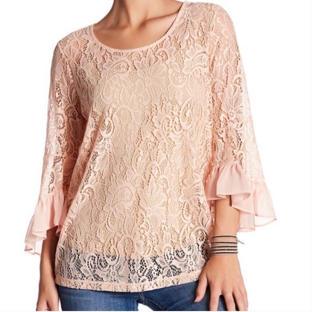 ✨Pleione Lace bell sleeve top✨